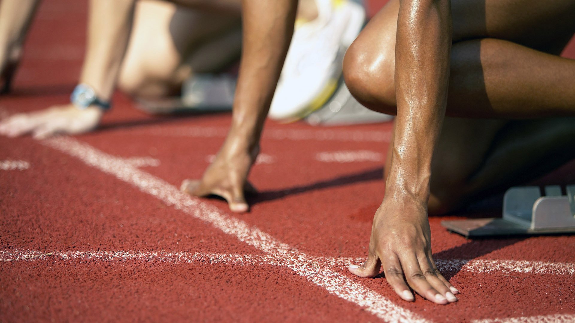 “校园足球赛事展现青少年的激情与才华”,校园足球赛事报道