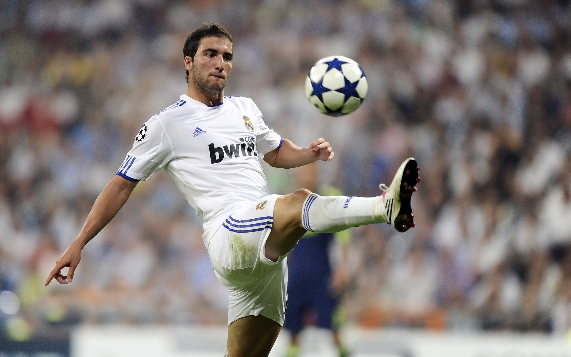 上港迎战日本球队，争夺胜利，上港对东京fc