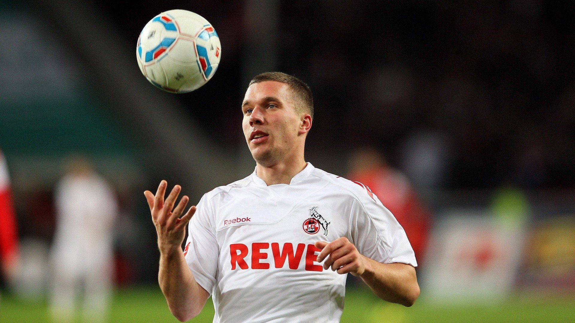 爱游戏 ayx 中国官方网站-伊朗队战术曝光：在冰地用地毯拖球，伊朗的地毯优点